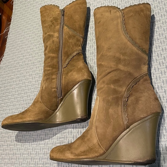 Vintage BCBG Mid-Calf Green Suede Wedge Boots With Zipper - Picture 2 of 15